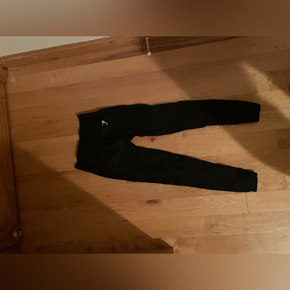 BUNDLE OF TWO GYMSHARK LEGGINGS
